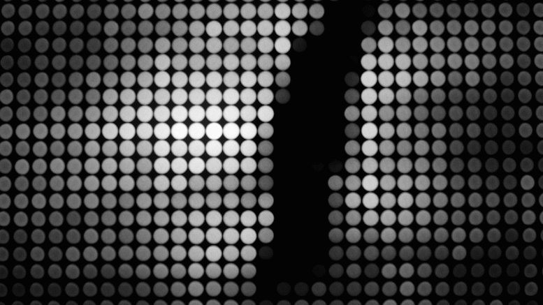 Animación de la obra Motion and Rest de Jim Campbell, una matriz de luces LED donde aparecen figuras humanas caminando entre destellos de luz.