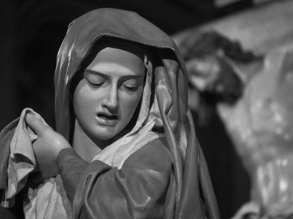 Virgen Dolorosa de la Lanzada de Ramón Álvarez Prieto en la exposición Espejo del alma, Palacio de la Encarnación, Zamora. Fotografía de Luis Miguel Fernández.